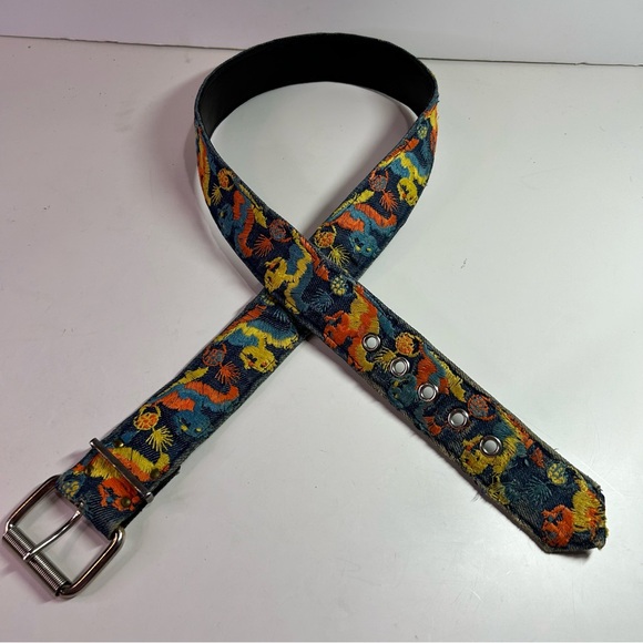 Unique denim belt with colourful embroidered squirrel pattern. Size 34-36. - Picture 4 of 10